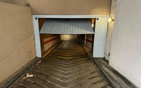 Stationnement à vendre    12,80 m2 Paris 20