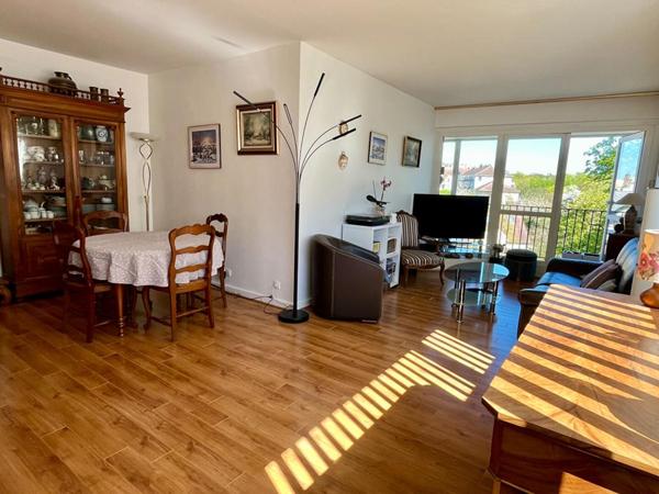 Appartement  de 111m², 3 chambres, balcon, 2 box et une cave