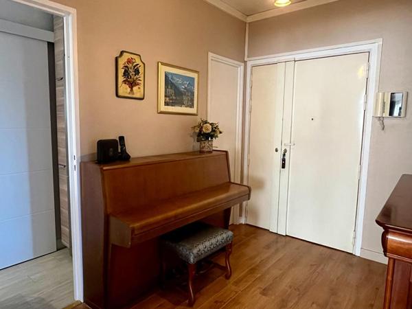 Appartement  de 111m², 3 chambres, balcon, 2 box et une cave