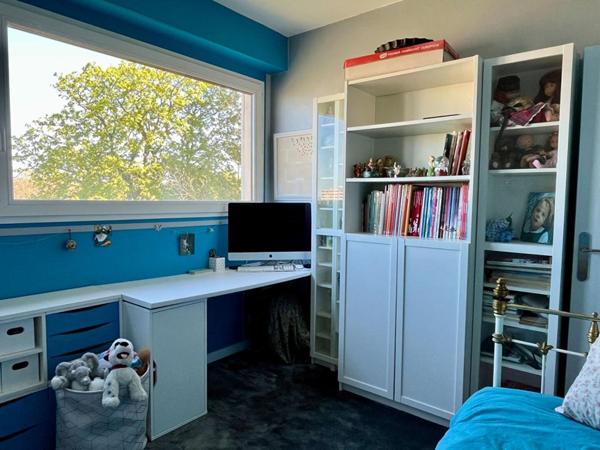 Appartement  de 111m², 3 chambres, balcon, 2 box et une cave