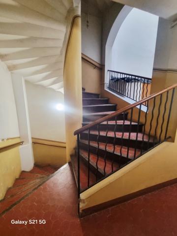 Exclusivité Draguignan bel immeuble bon état 238m+dépendances 2 F3+2 F1+bureau garage et cave 420000€