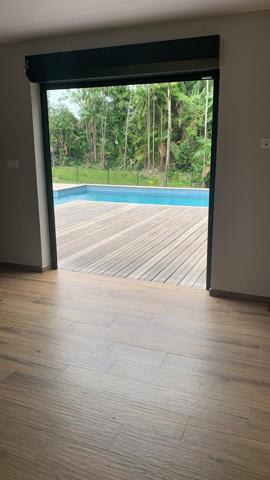 VILLA MODERNE T4+piscine Soula Macouria 2200€ ( jardin + piscine inclus)