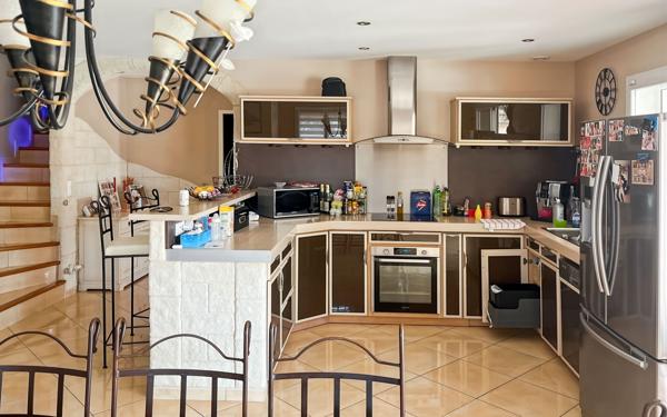 Maison à vendre    8 pièces •  Marseillan