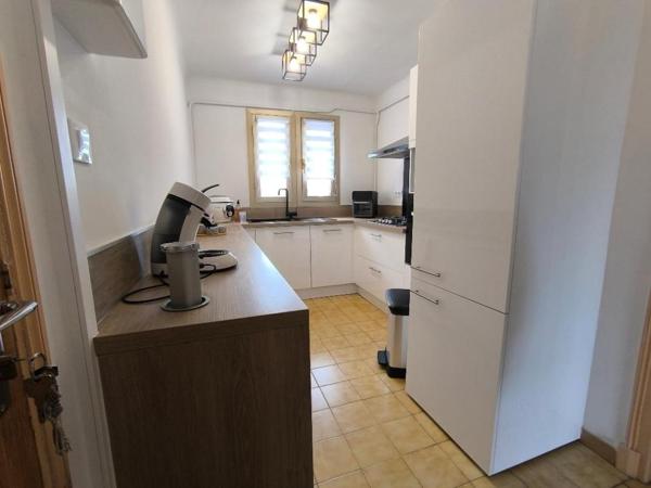 Nîmes : Centre Appartement  4 pièce(s) 77.96 m2 balcon garage