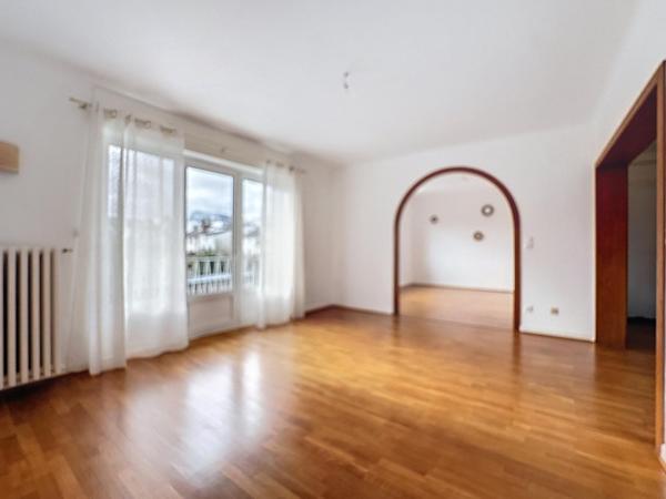 Appartement rénové avec Balcon, parking et garage