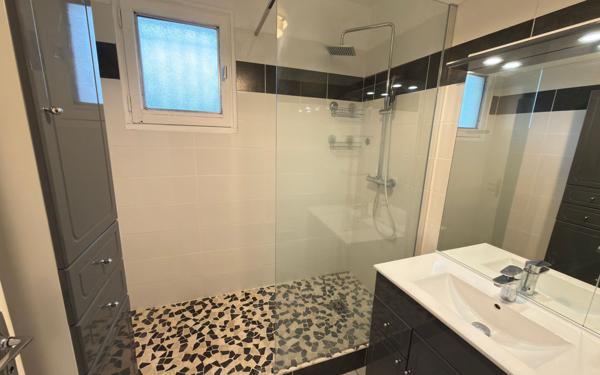 Maison à vendre    4 pièces •  Villeneuve-de-Berg