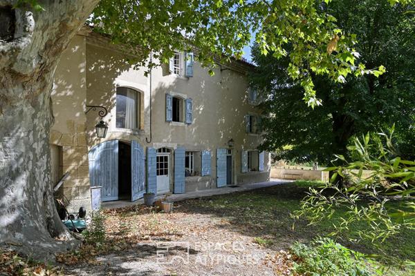 Bastide du XVII au coeur du Luberon avec atelier et potentiel d’aménagement
