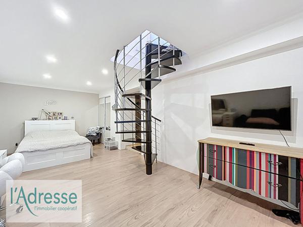 À VENDRE en EXCLUSIVITE - Superbe Duplex Entièrement Rénové à Juan-les-Pins - Proche Plages & Au Calme