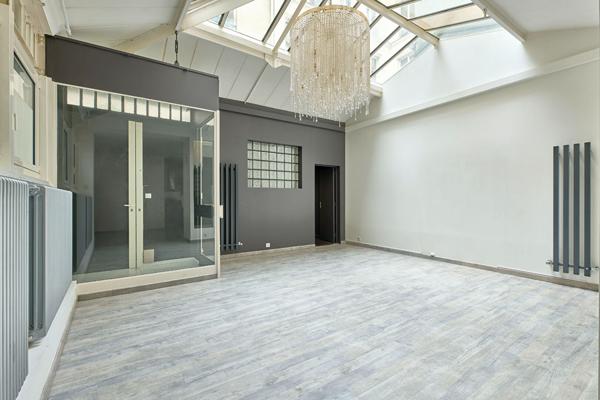 Loft avec verrière zénithale proche Square Montholon et Marché Cadet