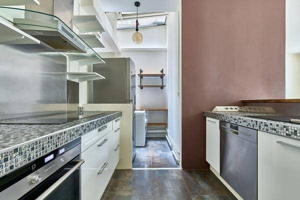 Loft avec verrière zénithale proche Square Montholon et Marché Cadet