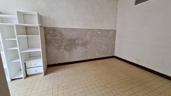 Maison à renover dans le bourg de la suze