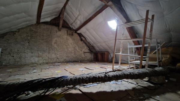 Maison à renover dans le bourg de la suze