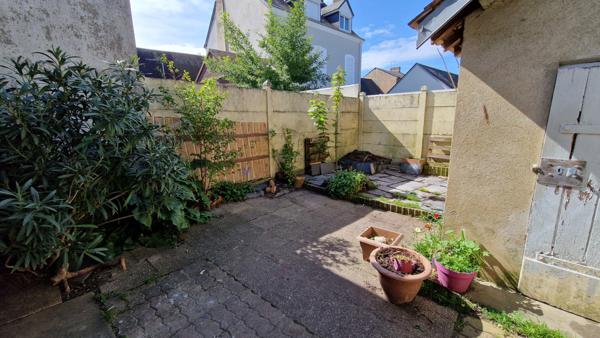 Maison à renover dans le bourg de la suze