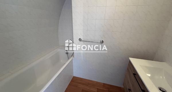 Location Appartement 3 pièces 119.8 m² - La Roche-sur-yon 85000