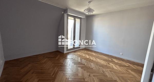 Location Appartement 3 pièces 119.8 m² - La Roche-sur-yon 85000