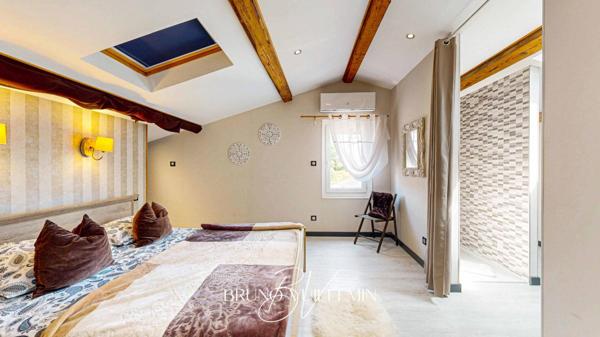 MAISON DE VILLE CONSTITUÉE DE 2 APPARTEMENTS INDÉPENDANTS / FORT POTENTIEL LOCATIF