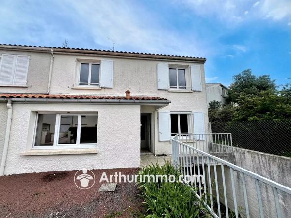 Vente                                                      Maison
                        
                     6 pièces                      104 m2                     à Saint-Jean-d'Angély