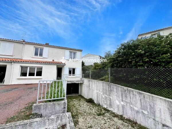 Vente                                                      Maison
                        
                     6 pièces                      104 m2                     à Saint-Jean-d'Angély