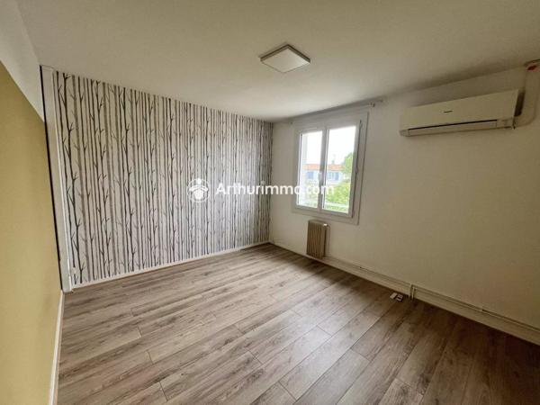 Vente                                                      Maison
                        
                     6 pièces                      104 m2                     à Saint-Jean-d'Angély