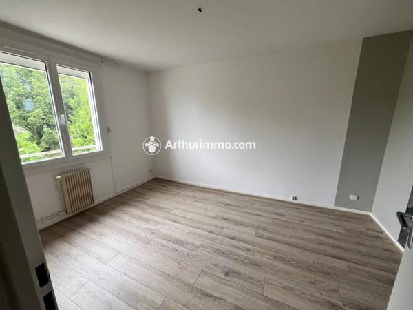 Vente                                                      Maison
                        
                     6 pièces                      104 m2                     à Saint-Jean-d'Angély