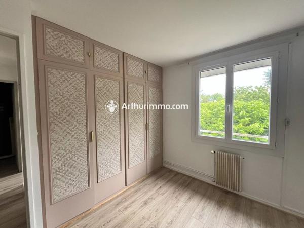 Vente                                                      Maison
                        
                     6 pièces                      104 m2                     à Saint-Jean-d'Angély