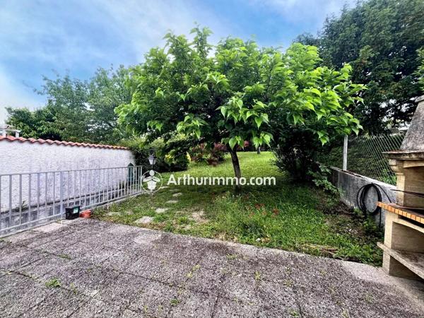 Vente                                                      Maison
                        
                     6 pièces                      104 m2                     à Saint-Jean-d'Angély