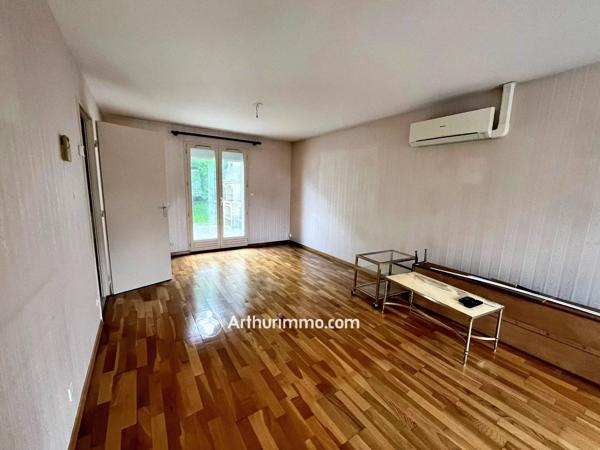 Vente                                                      Maison
                        
                     6 pièces                      104 m2                     à Saint-Jean-d'Angély