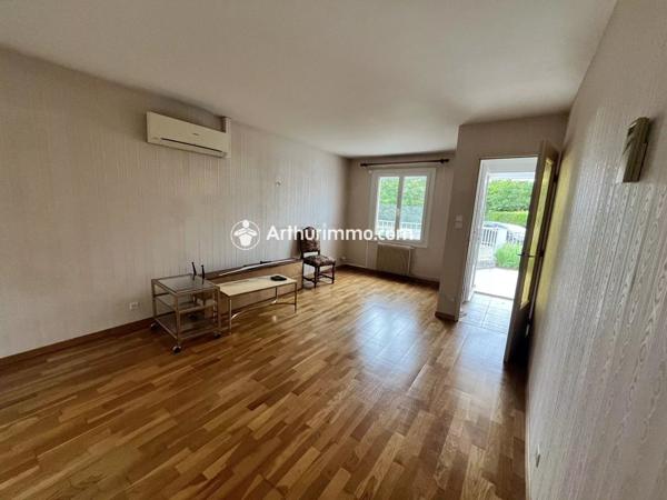 Vente                                                      Maison
                        
                     6 pièces                      104 m2                     à Saint-Jean-d'Angély