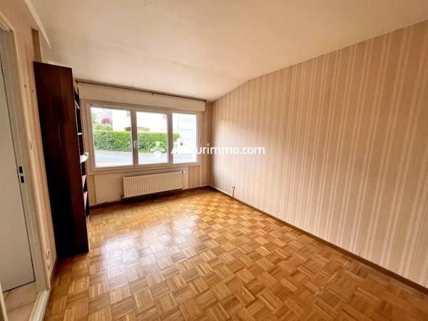 Vente                                                      Maison
                        
                     6 pièces                      104 m2                     à Saint-Jean-d'Angély