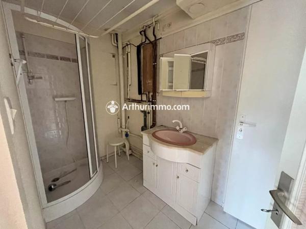 Vente                                                      Maison
                        
                     6 pièces                      104 m2                     à Saint-Jean-d'Angély