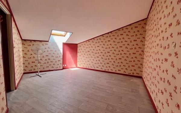 Maison à louer    5 pièces •  Saint-Estève