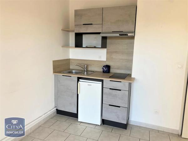 Appartement à louer 2 pièces 37.85m² Port-Saint-Louis-du-Rhône (13230)
