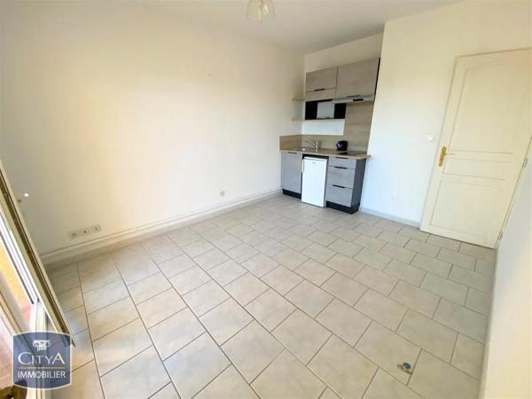Appartement à louer 2 pièces 37.85m² Port-Saint-Louis-du-Rhône (13230)