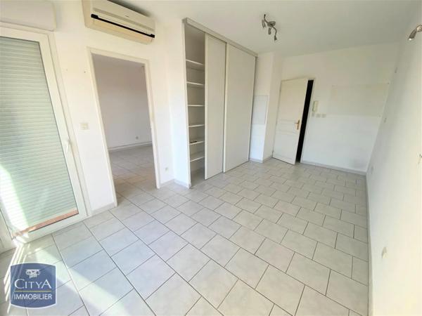 Appartement à louer 2 pièces 37.85m² Port-Saint-Louis-du-Rhône (13230)