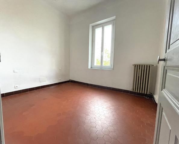 Sénas, maison de ville 140m² avec jardin de 550m²