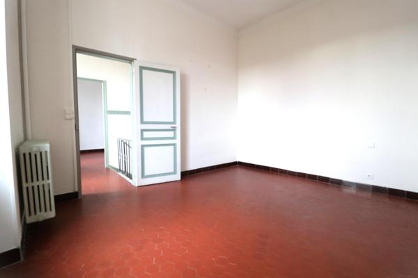 Sénas, maison de ville 140m² avec jardin de 550m²