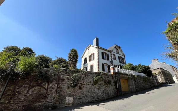 Maison à vendre    7 pièces • 134,80 m2 Carhaix-Plouguer