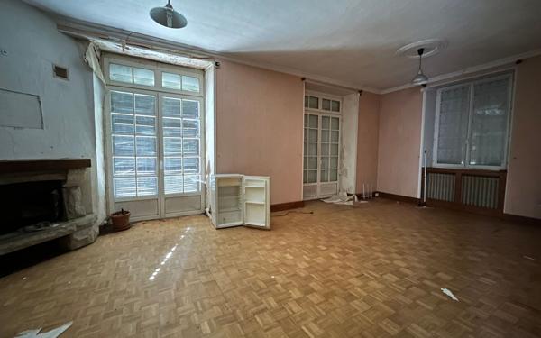 Maison à vendre    7 pièces • 134,80 m2 Carhaix-Plouguer