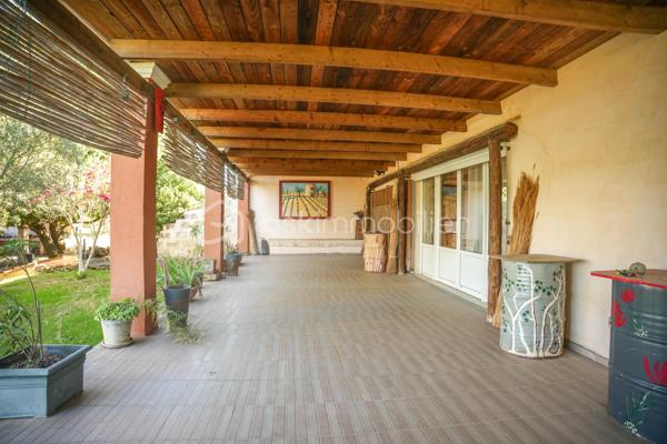 EN EXCLUSIVITÉ — DOMAINE D'EXCEPTION

Beauvoisin (Gard) — 8 ha dont près de 7 ha de vignes

Un lieu rare. Un domaine comme on n'en trouve plus.

Niché au cœur des vignes de la Costière, ce domaine d'environ 8 hectares se déploie en trois univers complémentaires, pensés aussi bien pour un projet de vie que pour une activité professionnelle à fort potentiel.

Un espace événementiel hors du commun : 
Une salle de réception d'environ 250 m² entièrement aménagée, avec scène, éclairage professionnel et décoration soignée jusqu'au moindre détail. Mariages, séminaires, concerts, spectacles — le lieu s'y prête naturellement. Elle s'ouvre sur une terrasse couverte d'environ 145 m², prolongée par plusieurs espaces extérieurs paysagés : allées, tonnelle, terrasse de dégustation sous les parasols en paille… Un cadre provençal authentique qui séduit au premier regard.

Un outil de production viticole complet : 
Près de 7 hectares de vignes en pleine production, un chai équipé de cuves en résine et fûts de chêne, un espace de dégustation et des bureaux. Tout est en place pour continuer ou développer une activité viticole dans les meilleures conditions.

Deux habitations privées indépendantes : 
Deux logements séparés avec jardins arborés et fleuris, terrasses, cuisine d'été,piscine à débordement...

Un cadre de vie paisible, entouré de vignes à perte de vue.
Ce domaine recèle encore bien d'autres surprises, que seule une visite permet de révéler.

Un bien comme celui-ci ne se décrit pas, il se vit.