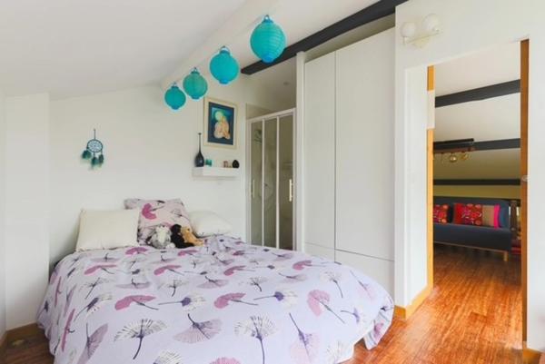 Ensemble immobilier atypique de 2 maisons non mitoyennes avec jardin et piscine et un immeuble avec rentabilité locative