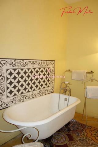 Maison à vendre 10 pièces de 550 m²