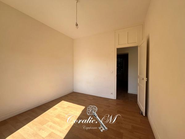 CHAMBÉRY – T2 EN REZ-DE-JARDIN AVEC EXTÉRIEUR PRIVATIF