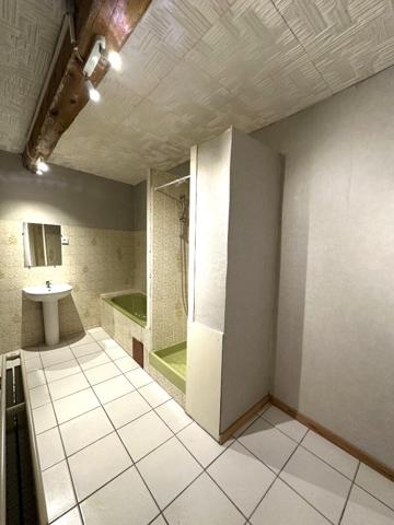 Location maison de village T4 sur trois niveaux avec terrasse et petite cour à 6 km de Carcassonne
