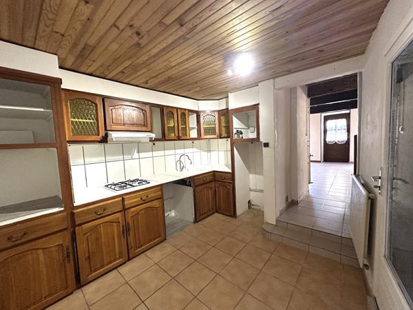 Location maison de village T4 sur trois niveaux avec terrasse et petite cour à 6 km de Carcassonne