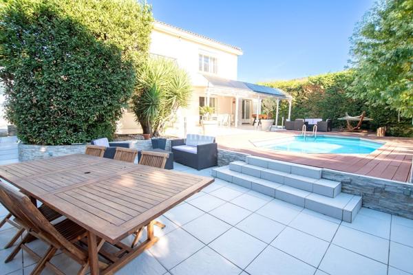 Maison indépendante/ Piscine/ Jardin / Espaces généreux