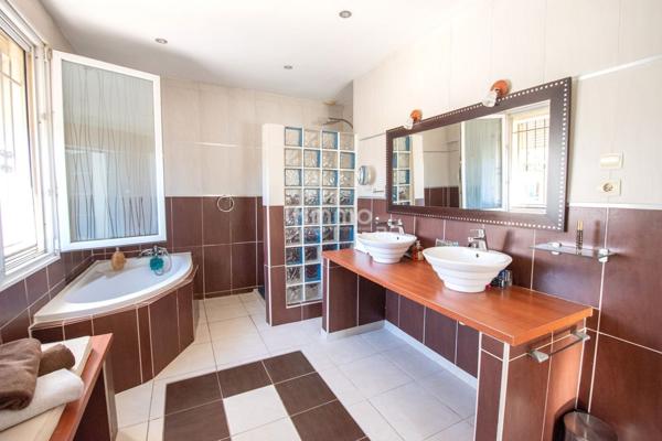 Maison indépendante/ Piscine/ Jardin / Espaces généreux