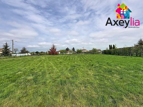 Renaison (42370) A VENDRE - RENAISON - TERRAIN CONSTRUCTIBLE ET PLAT DE 1288M2 EN PARTIE VIABILISÉ