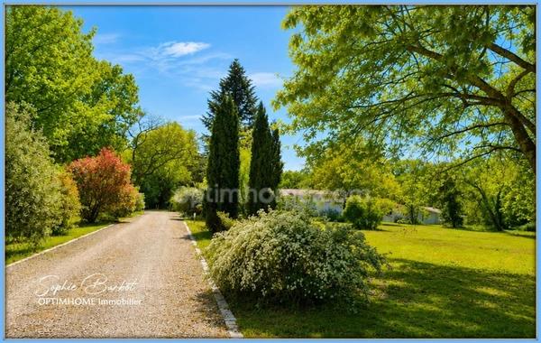 EXCEPTIONNEL À LÉOGNAN, LIMITE GRADIGNAN – PROPRIÉTÉ DE CARACTÈRE SUR PLUS DE 1,3 HECTARE DE NATURE