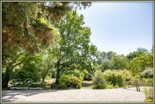 EXCEPTIONNEL À LÉOGNAN, LIMITE GRADIGNAN – PROPRIÉTÉ DE CARACTÈRE SUR PLUS DE 1,3 HECTARE DE NATURE
