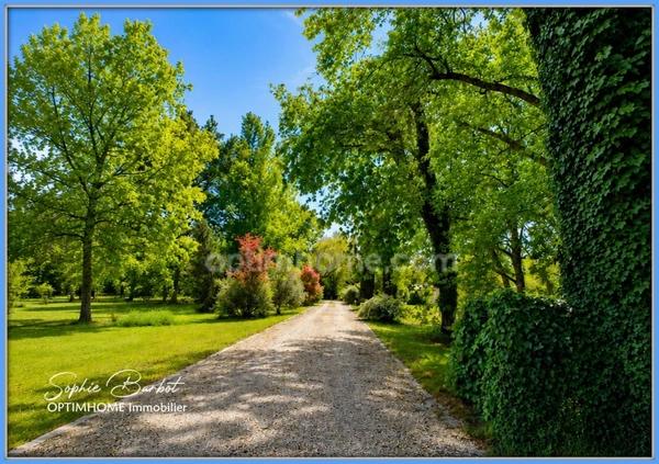 EXCEPTIONNEL À LÉOGNAN, LIMITE GRADIGNAN – PROPRIÉTÉ DE CARACTÈRE SUR PLUS DE 1,3 HECTARE DE NATURE